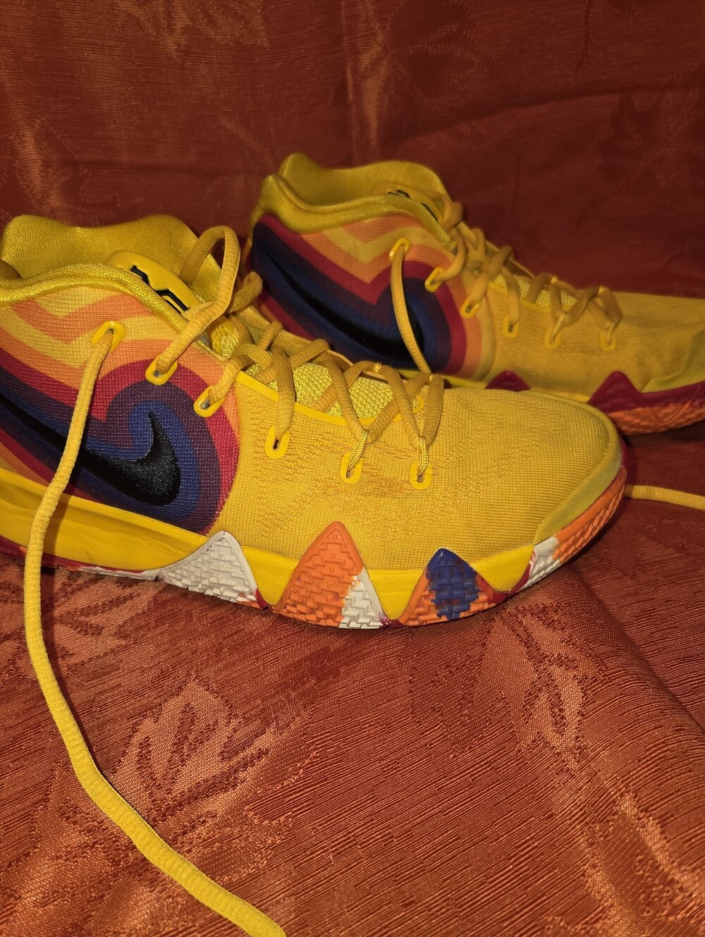 Nike Kyrie 4 ‘70’s size 8.5